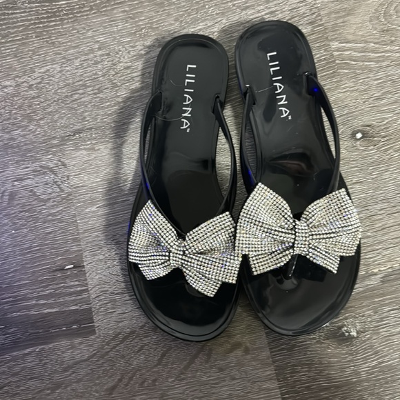 Rhinestone bow, jelly, flip-flops. Black. Never worn. Size 6. - Picture 7 of 7